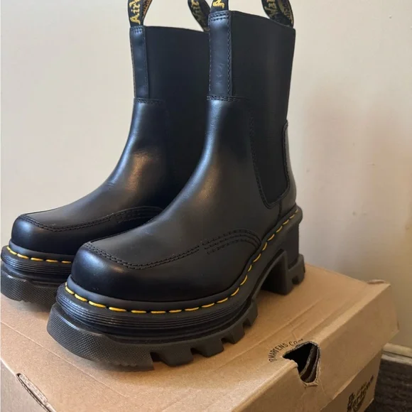 Dr Martens Corran Black Chelsea Boots - Picture 2 of 6